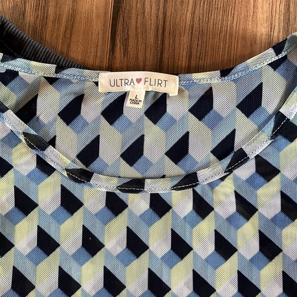 Mesh Geometric Stretch Top with Layering Long Sleeve Ribbed Tee - Picture 8 of 10